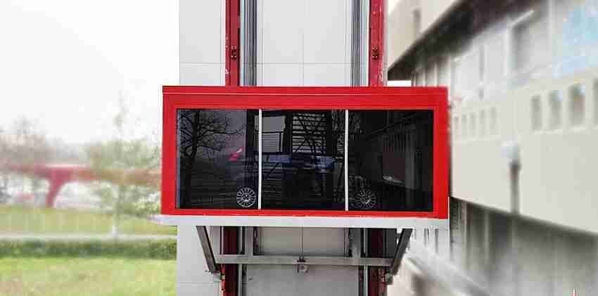 PARKPIÙ Autoaufzug mit roter und weißer Struktur